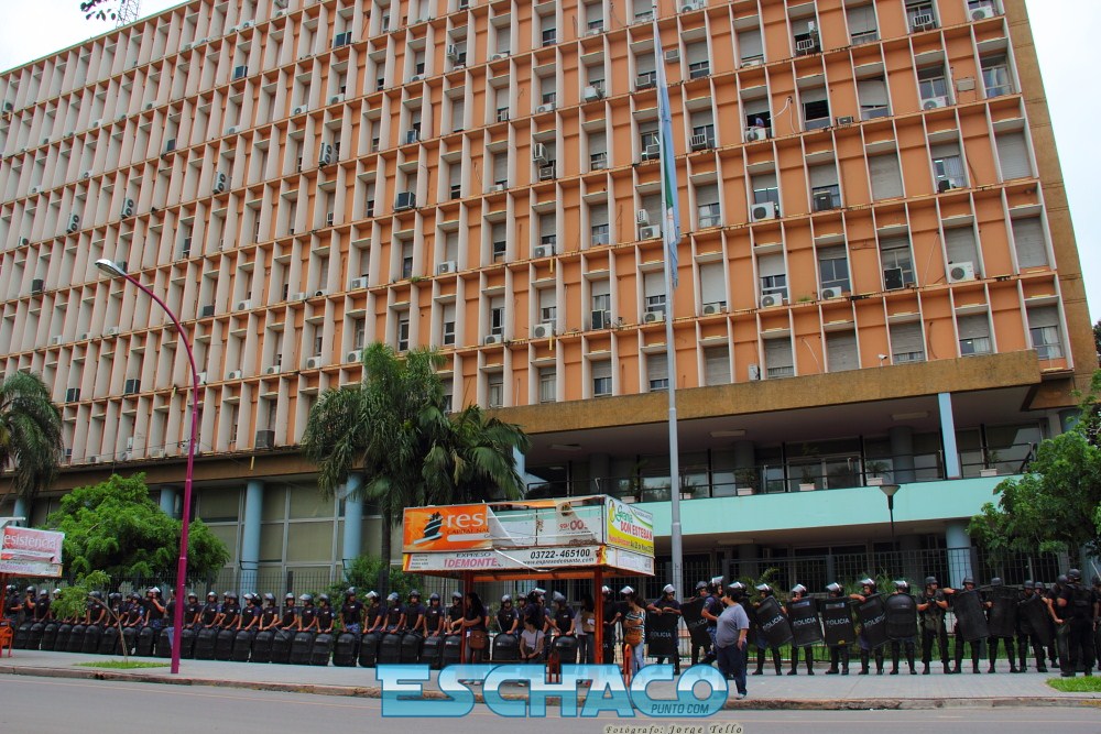 Gran n mero de manifestantes se agrupan frente a Casa de Gobierno