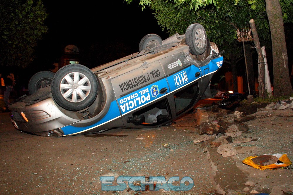 Volc un patrullero tr s tremendo choque con otro auto policial