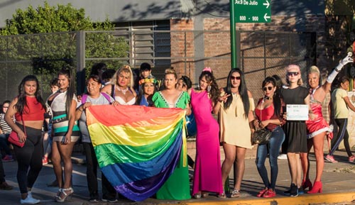 Colorida marcha del orgullo LGTBIQ en Resistencia EsChaco