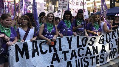 8M Miles de mujeres copan Plaza de Mayo por la marcha hacia el