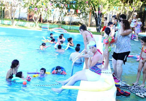 Verano en Resistencia m ltiples actividades en la pileta y el