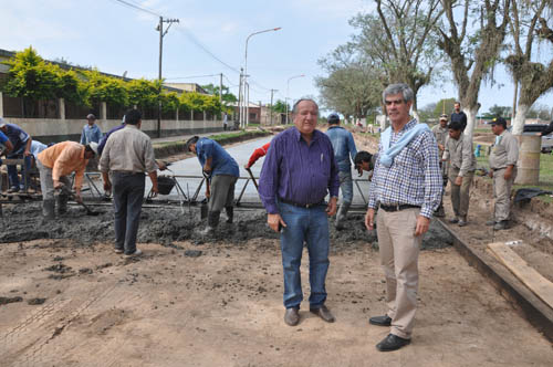 Vialidad Provincial inici trabajos de pavimento en Laguna Limpia