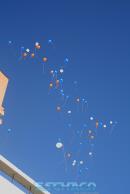 Suelta de globos por el Da del Autismo